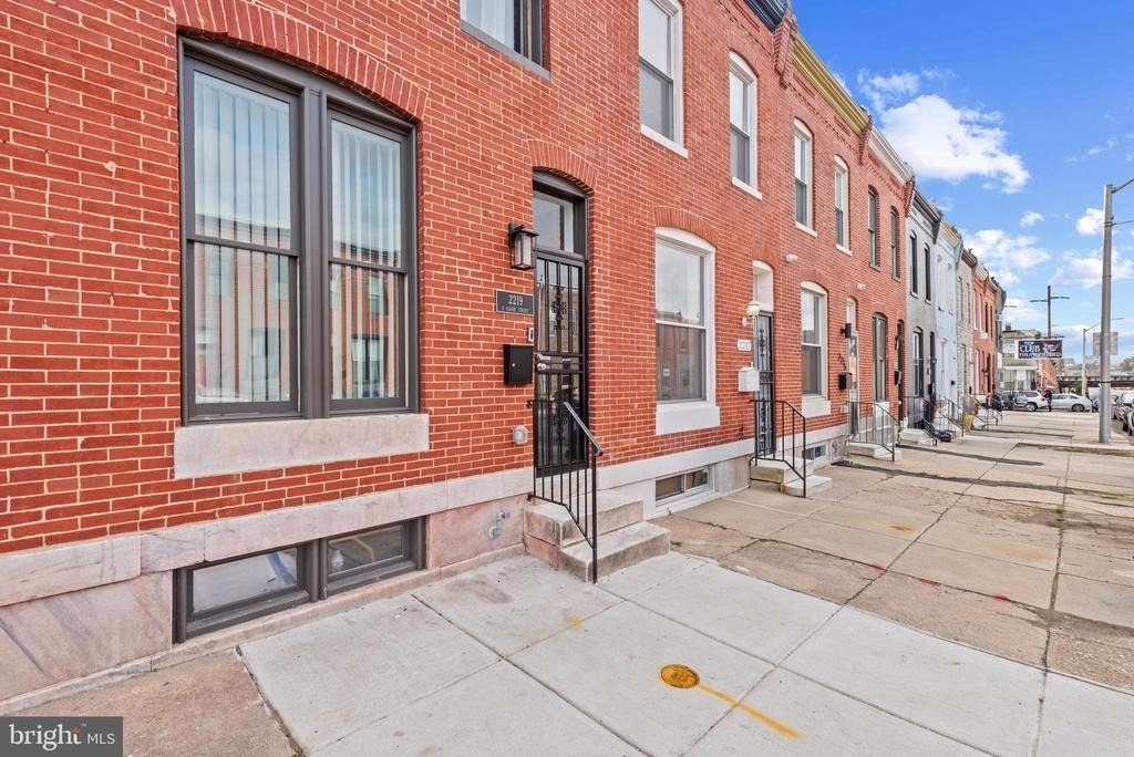 2219 E Chase Street - Photo 3