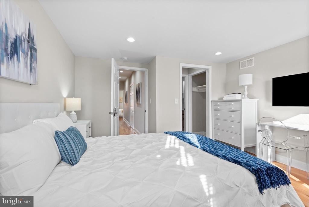 2219 E Chase Street - Photo 32