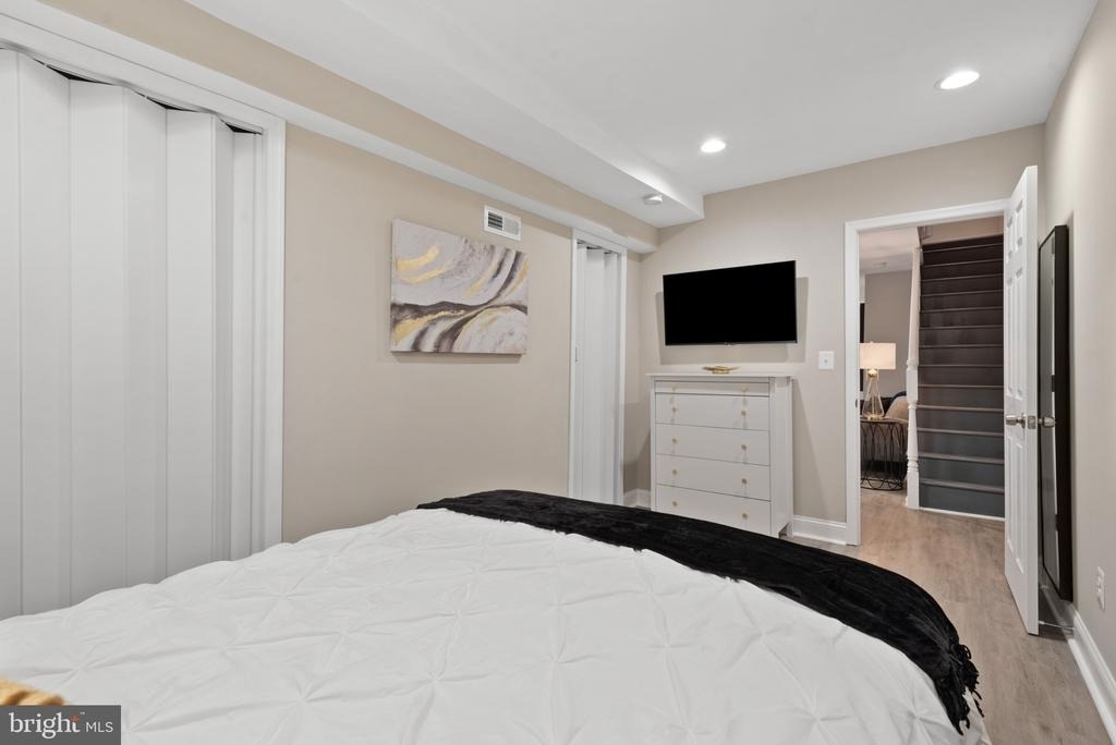 2219 E Chase Street - Photo 49