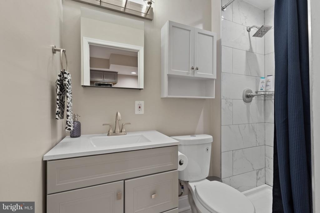 2219 E Chase Street - Photo 48