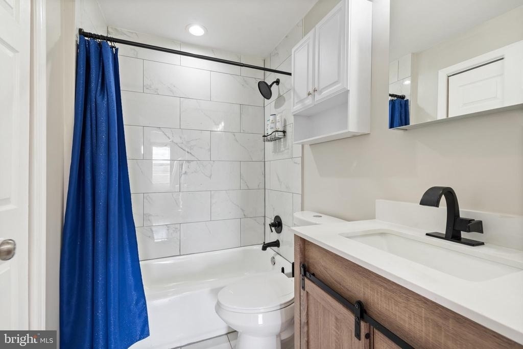 2219 E Chase Street - Photo 33