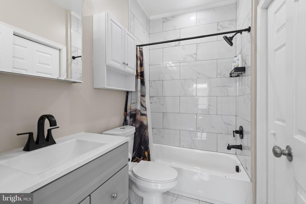 2235 E Chase Street - Photo 40