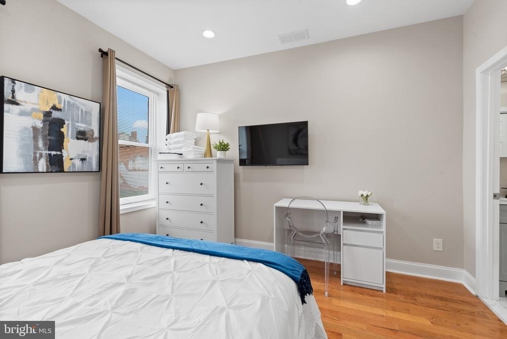 2235 E Chase Street - Photo 28