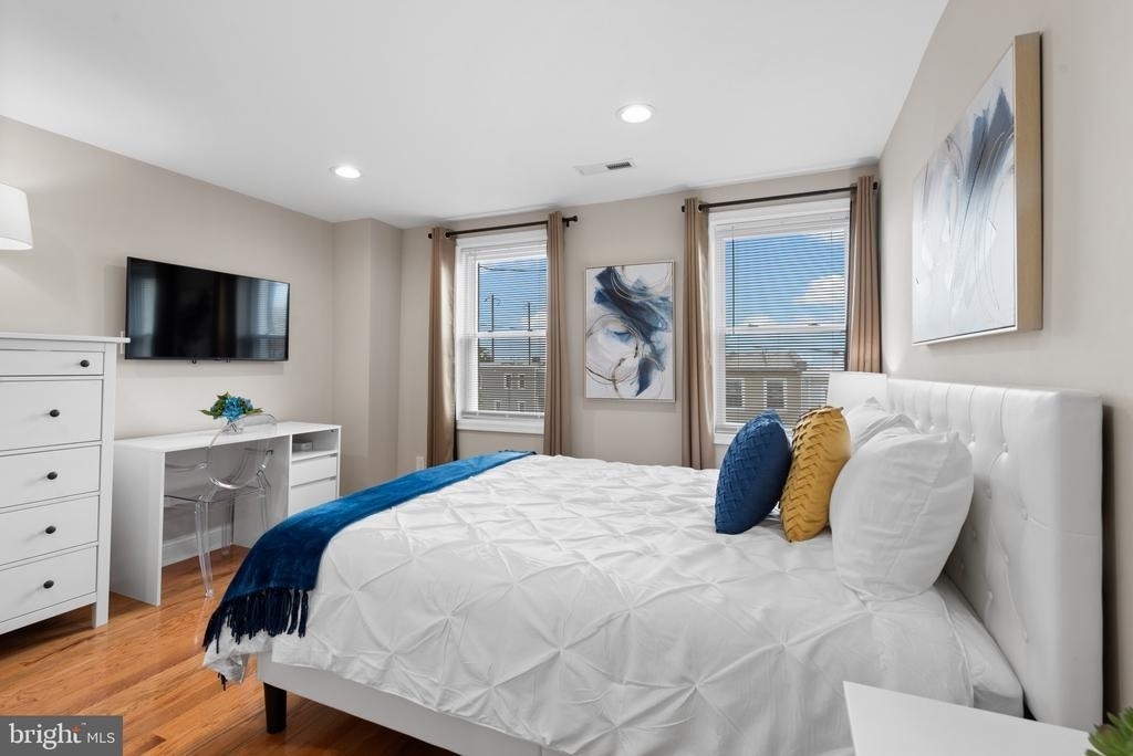 2235 E Chase Street - Photo 32