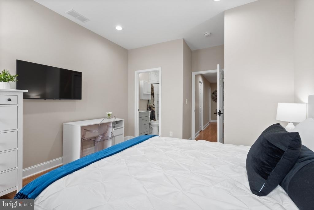 2235 E Chase Street - Photo 30