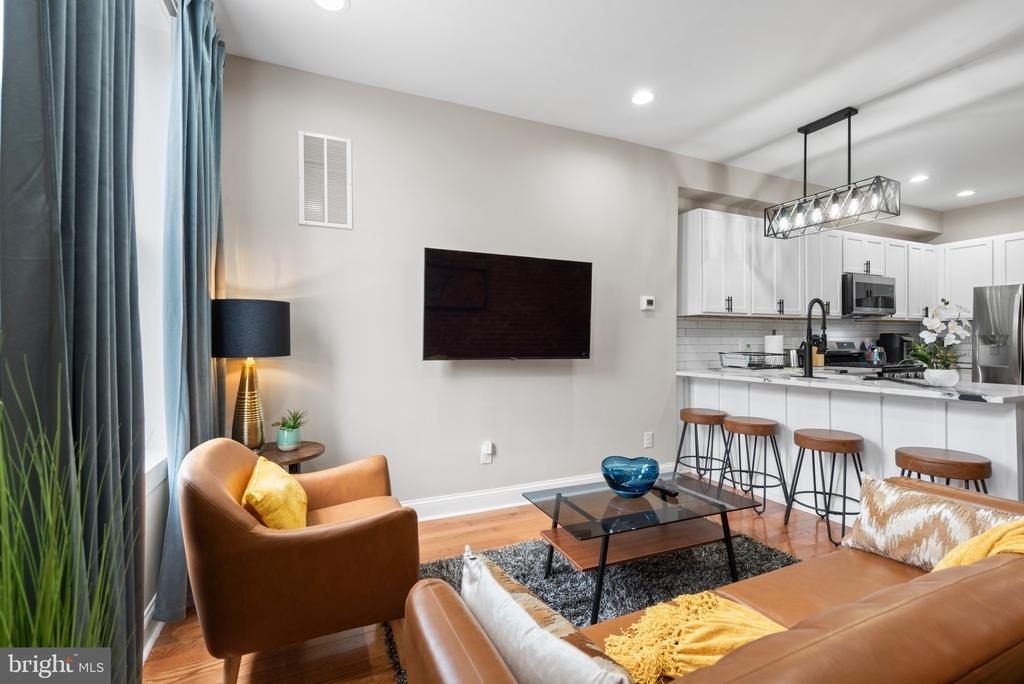 2235 E Chase Street - Photo 3