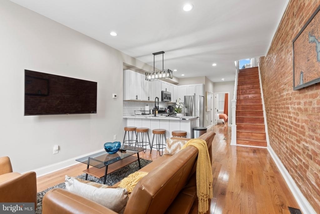 2235 E Chase Street - Photo 2
