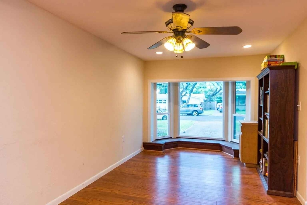 1207 Fieldcrest Dr - Photo 5