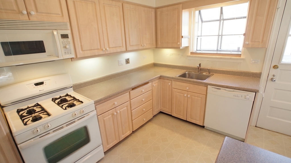 460 Highcrest Drive - Photo 9