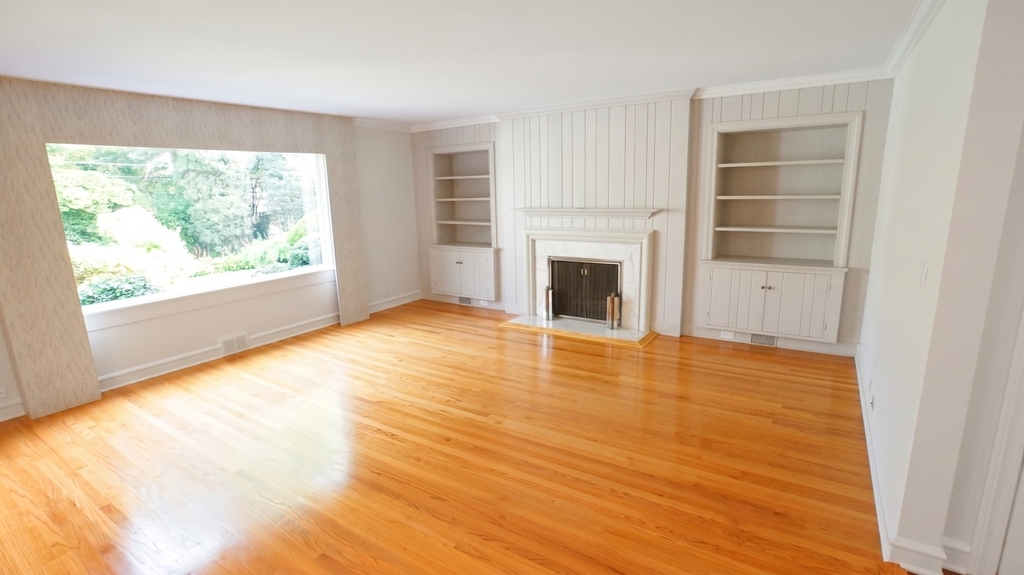 460 Highcrest Drive - Photo 3