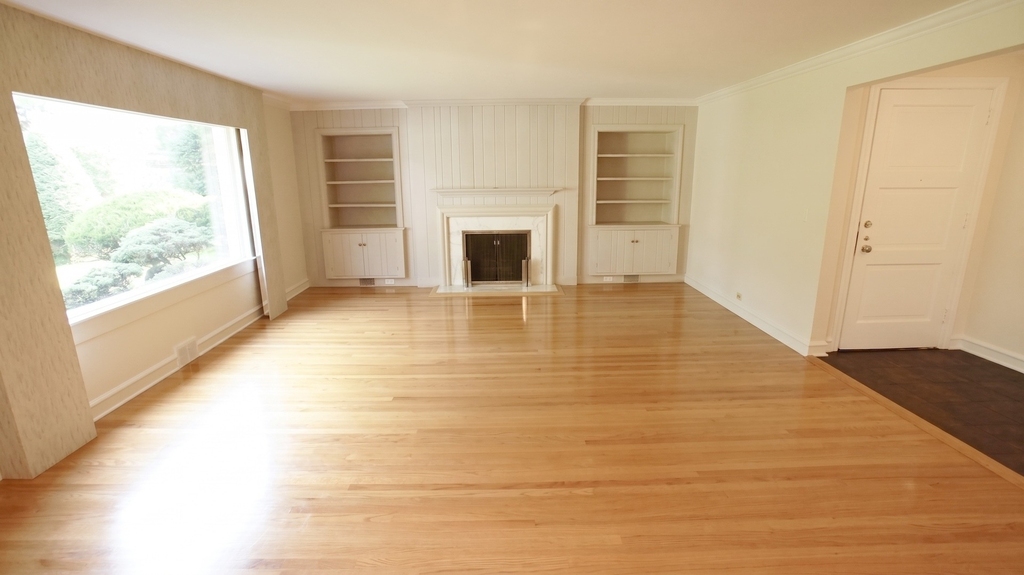 460 Highcrest Drive - Photo 4