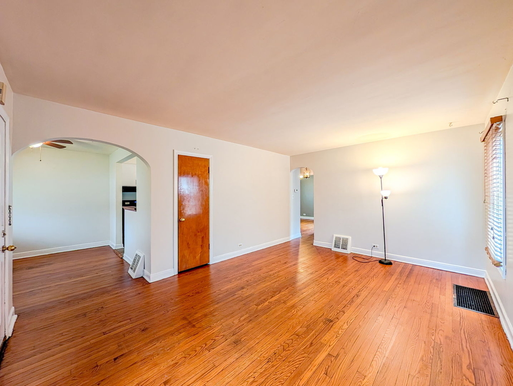 631 Balmoral Avenue - Photo 2