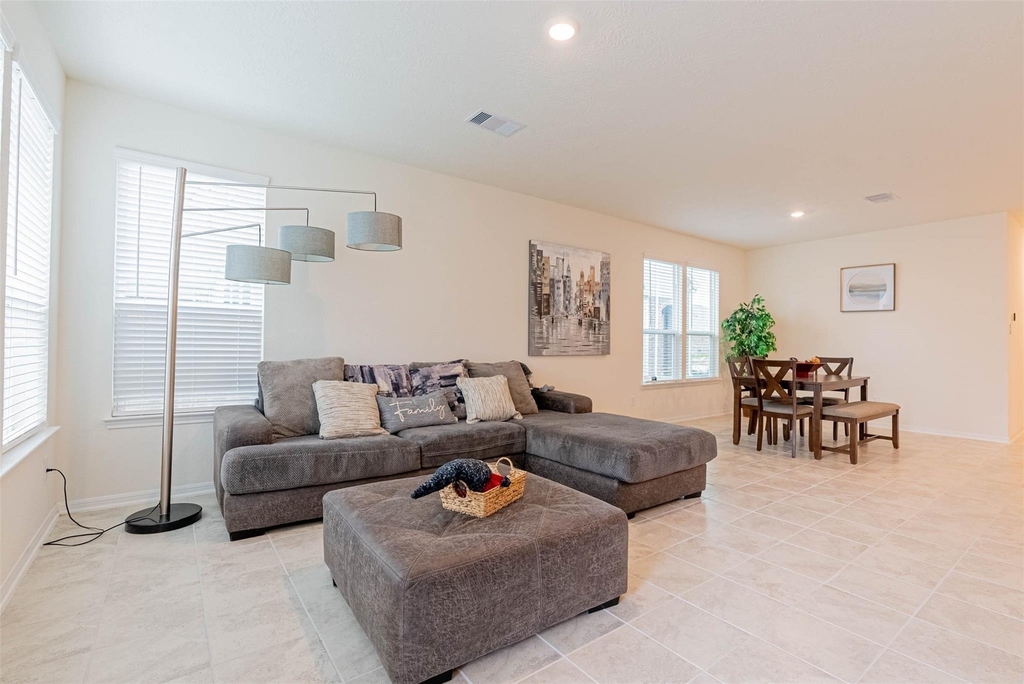 2114 Damasi Ln - Photo 6