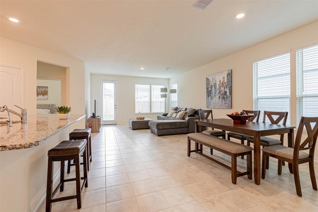2114 Damasi Ln - Photo 5