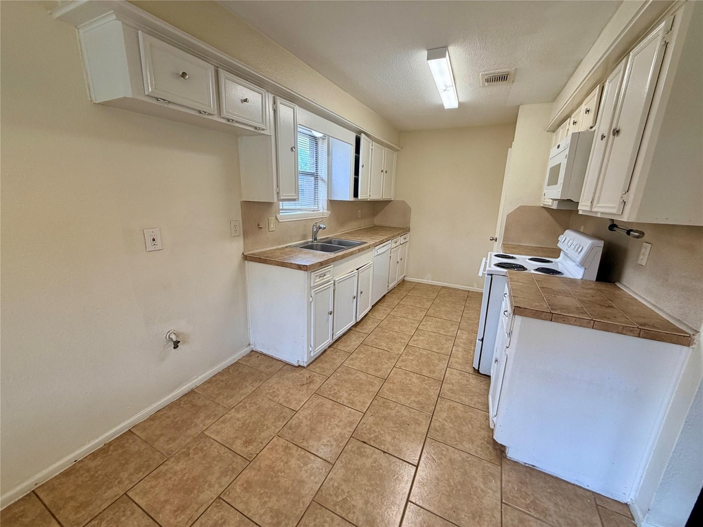 15811 Nutcracker Court - Photo 6