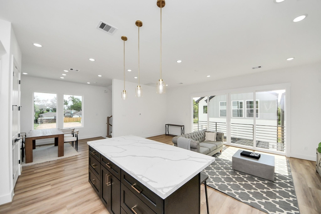 2424 Harrington Street - Photo 5