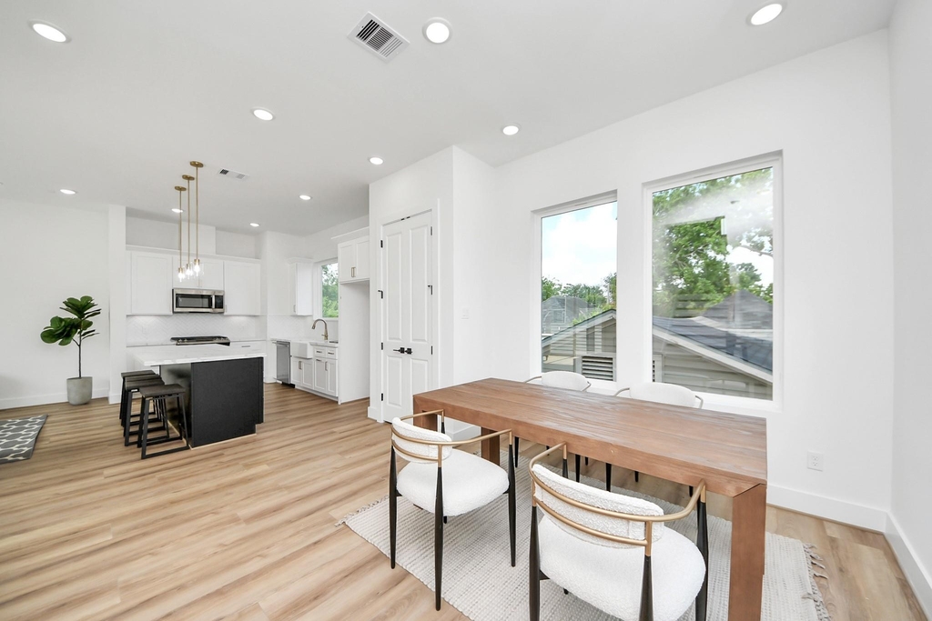 2424 Harrington Street - Photo 4