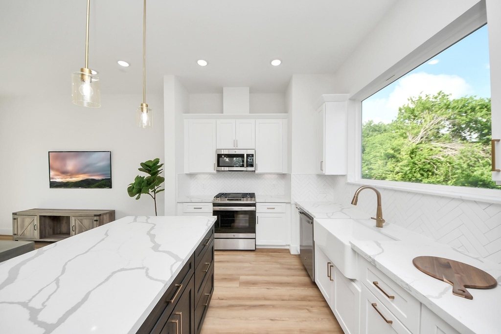 2424 Harrington Street - Photo 3