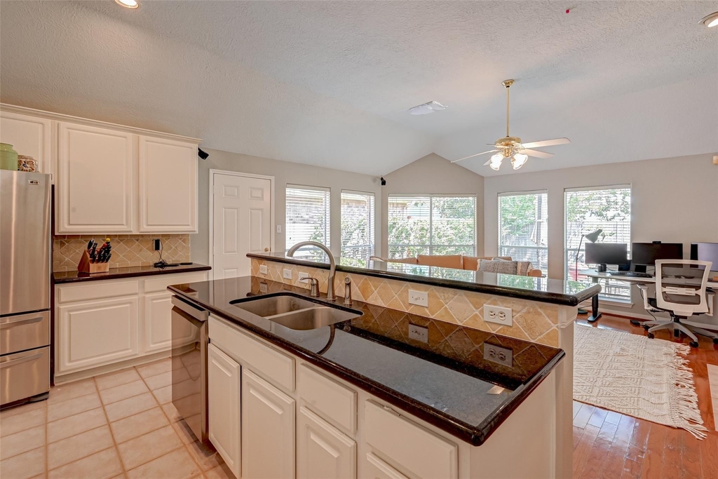 1107 Parkhaven Lane - Photo 3