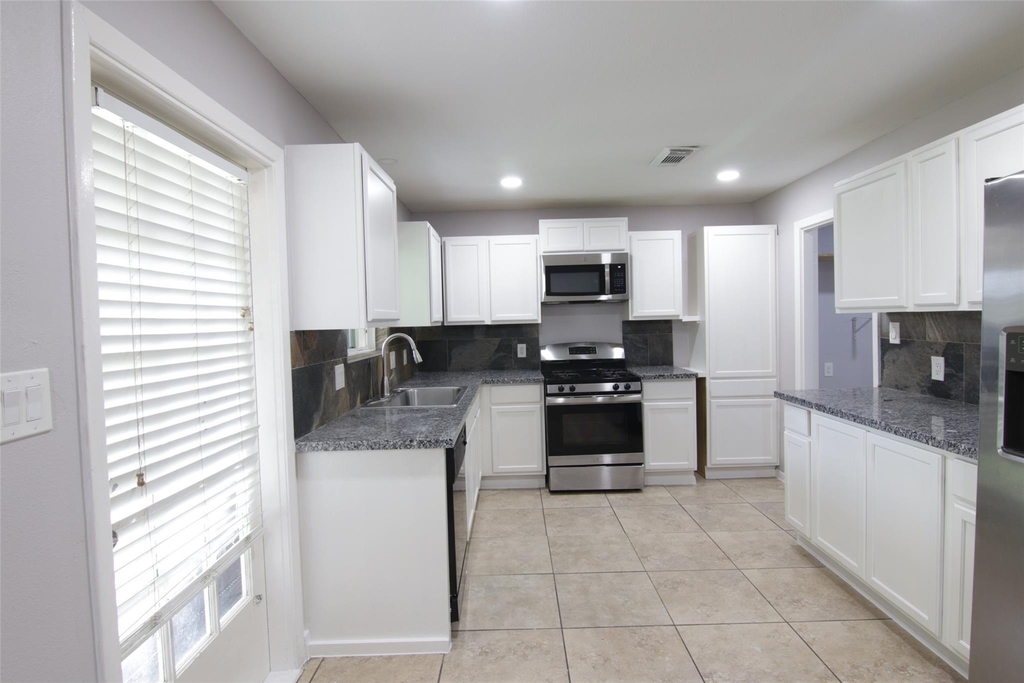 7941 Longridge Drive - Photo 4