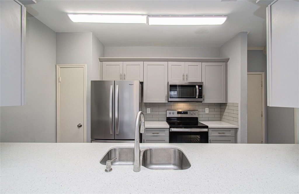 3088 Holly Hall Street - Photo 9