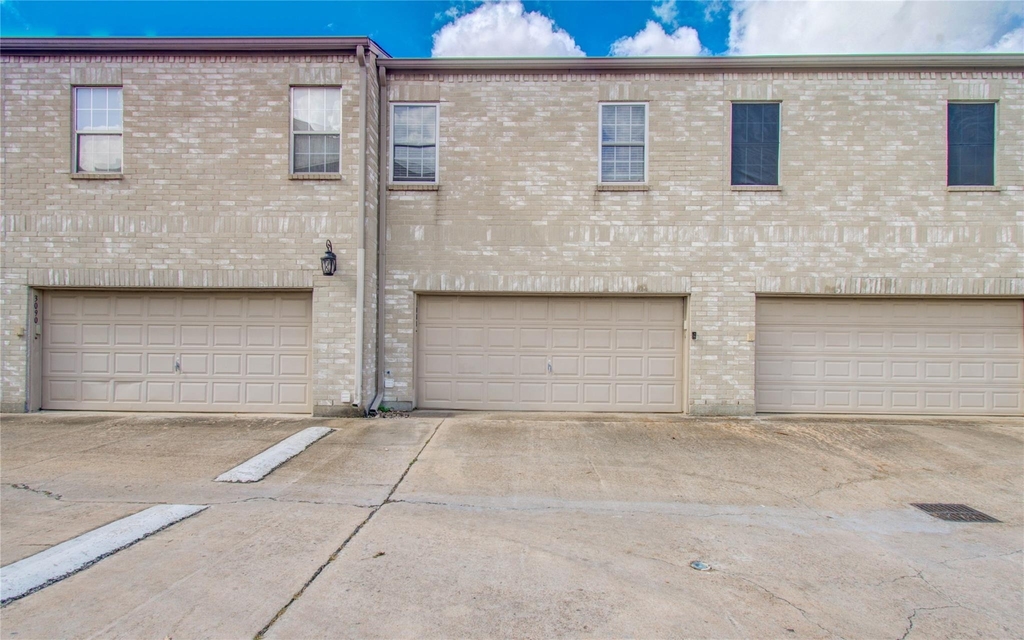 3088 Holly Hall Street - Photo 27