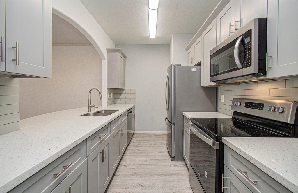 3088 Holly Hall Street - Photo 5