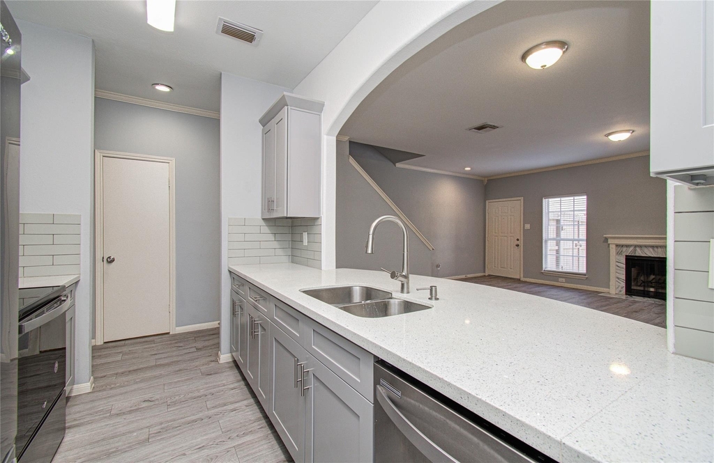 3088 Holly Hall Street - Photo 6