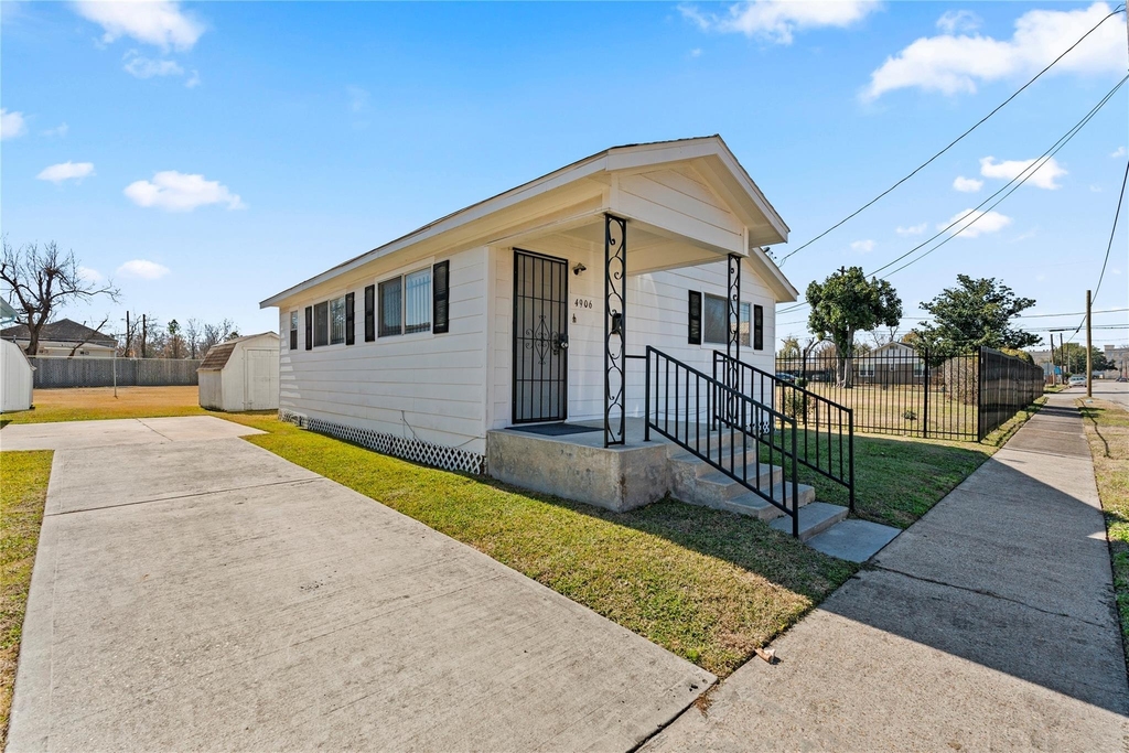 4906 Farmer Street - Photo 0