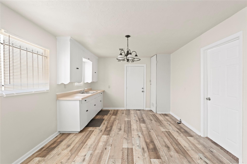 4906 Farmer Street - Photo 2