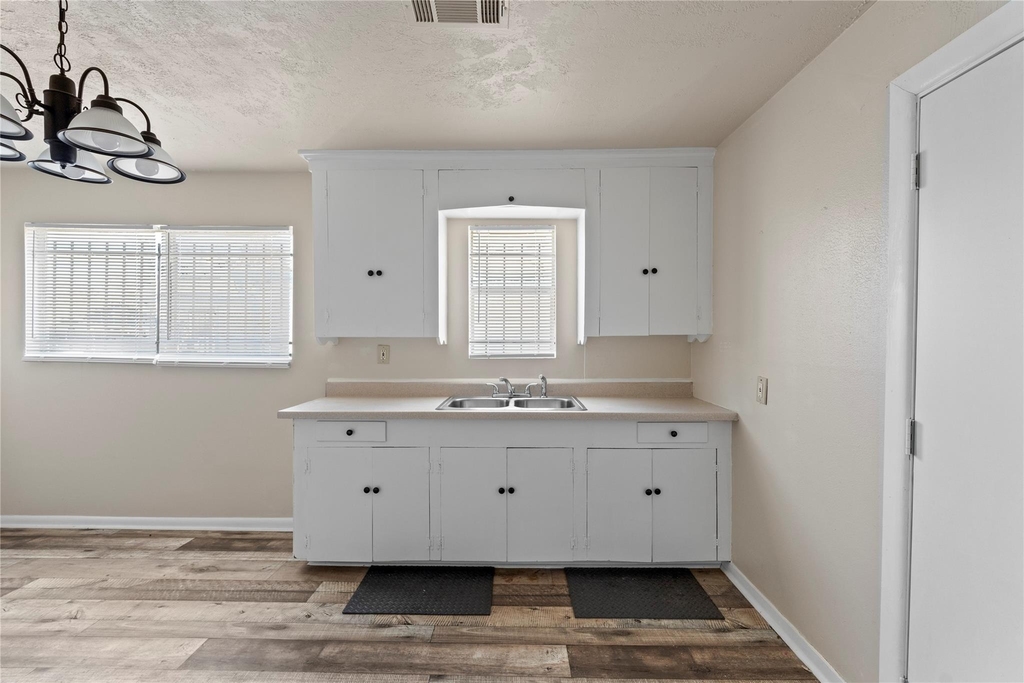 4906 Farmer Street - Photo 3