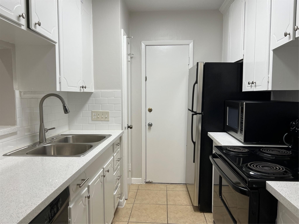 2824 Briarhurst Drive - Photo 0
