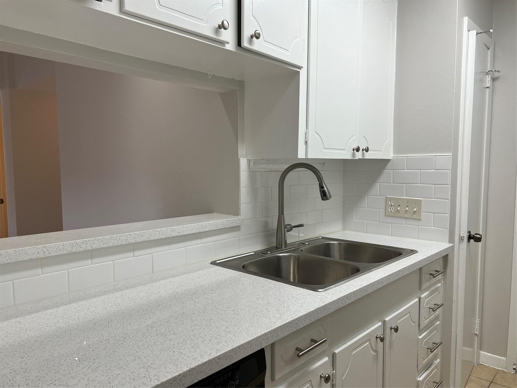 2824 Briarhurst Drive - Photo 4