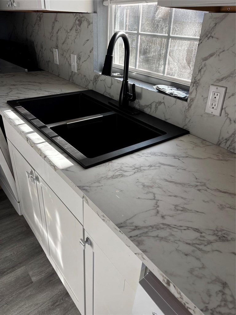 100 Ross Street - Photo 9
