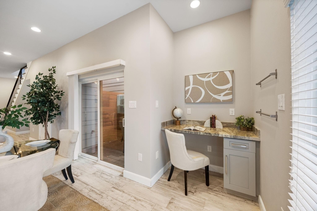 317 E 35th Street - Photo 7