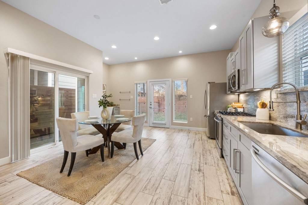 317 E 35th Street - Photo 5