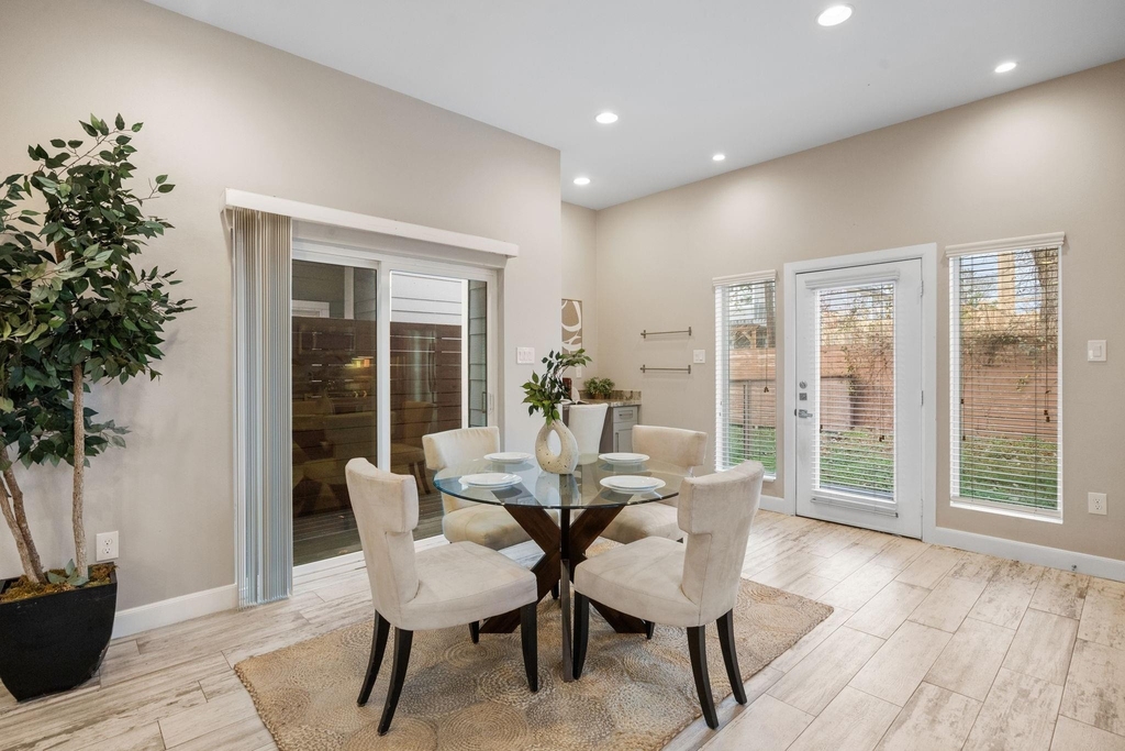 317 E 35th Street - Photo 10