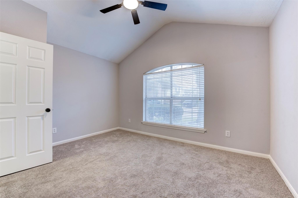 9026 Eaglecove Drive - Photo 3