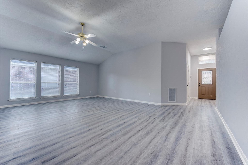 9026 Eaglecove Drive - Photo 8