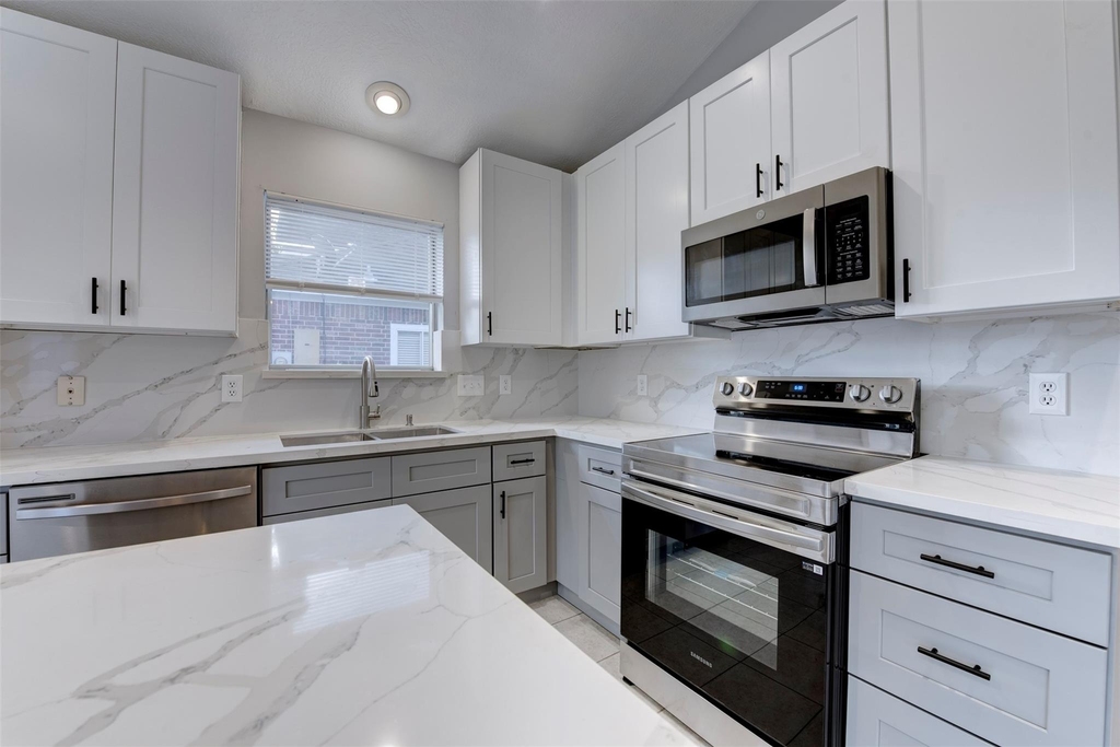 9026 Eaglecove Drive - Photo 16