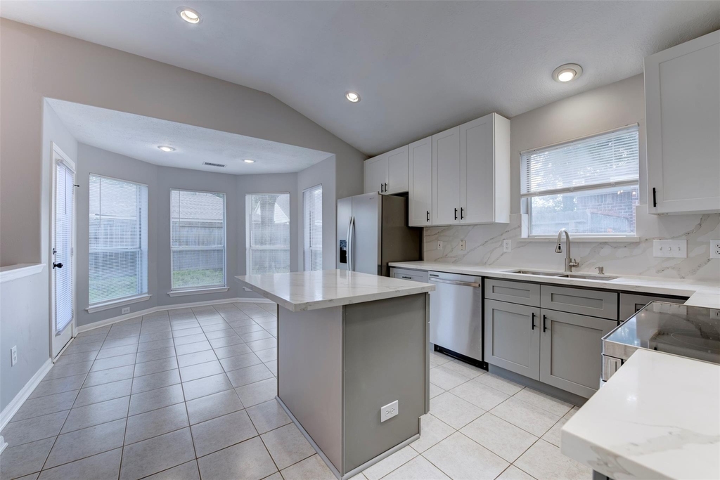 9026 Eaglecove Drive - Photo 11