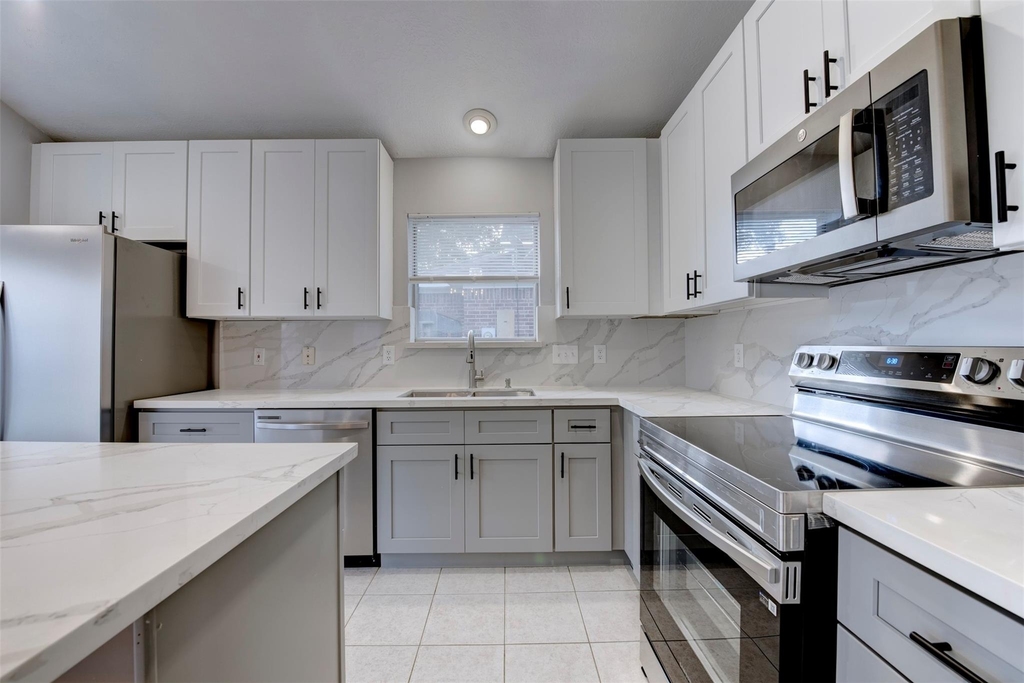 9026 Eaglecove Drive - Photo 15