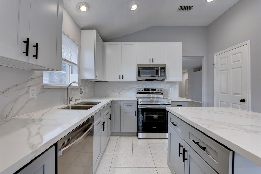 9026 Eaglecove Drive - Photo 13