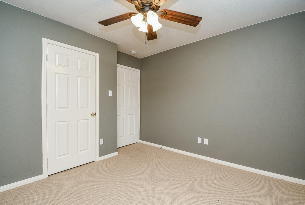 7218 Fox Hall Lane - Photo 2