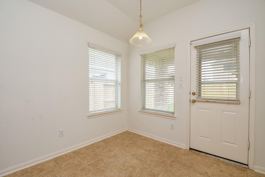 7218 Fox Hall Lane - Photo 8