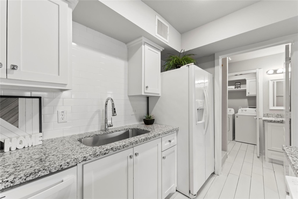 9130 Vogue Lane - Photo 12
