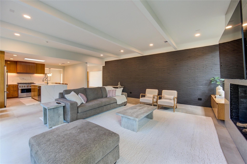 303 Isolde Drive - Photo 4