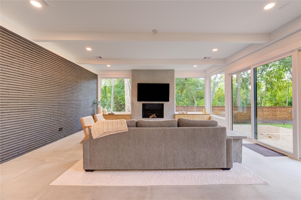 303 Isolde Drive - Photo 3