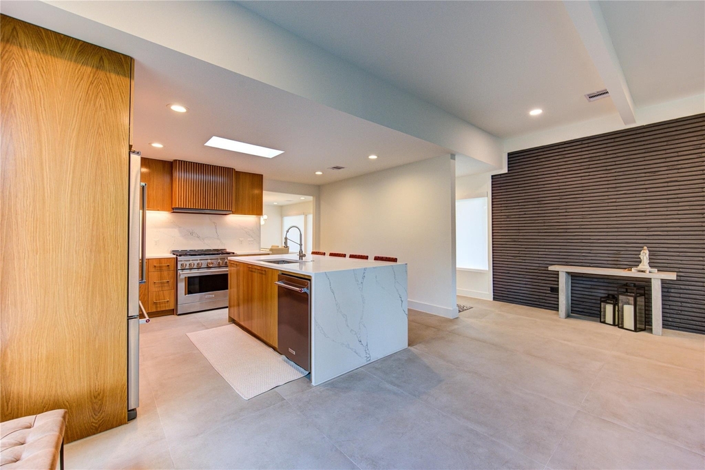 303 Isolde Drive - Photo 8
