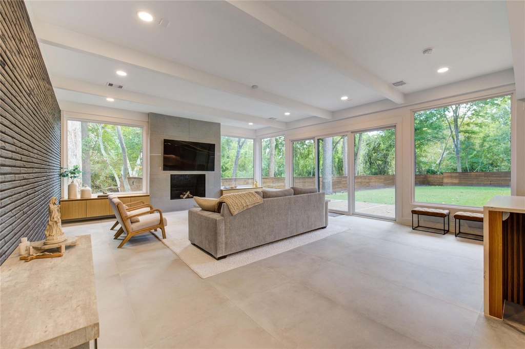 303 Isolde Drive - Photo 2